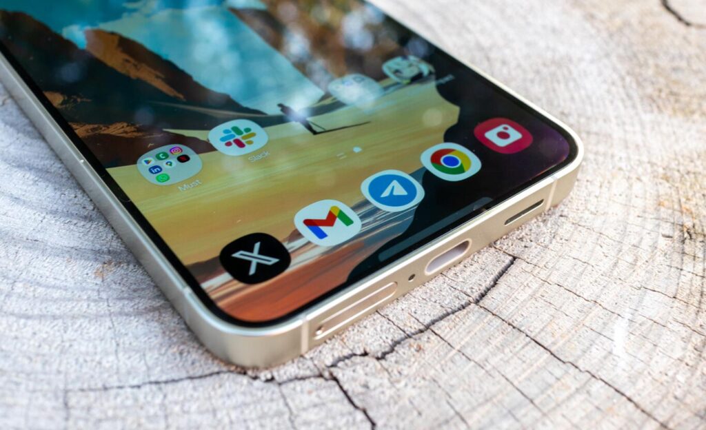 Samsung Galaxy S24 ainda vale a pena em 2025